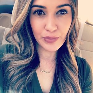 Meet your Posher, Claudia